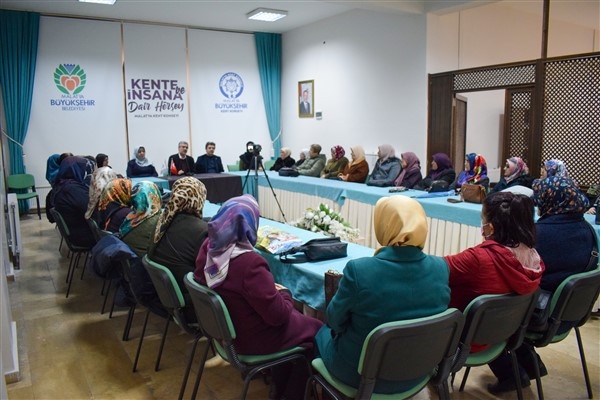 Malatya Kent Konseyi Kadın Meclisi “Yardımlaşma ve Gönüllülük” konulu program düzenlendi