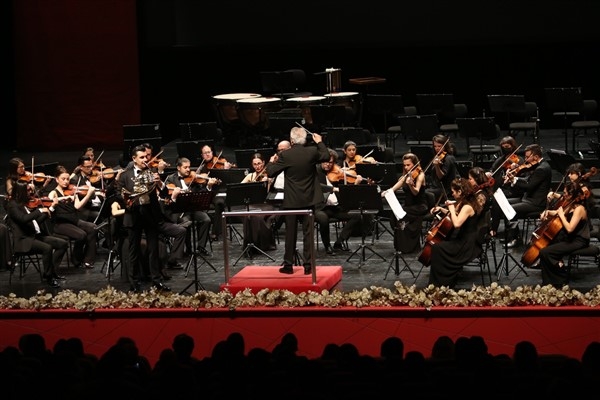 Senfoni Orkestrası, yaşayan Türk bestecilerin eserlerini icra etti