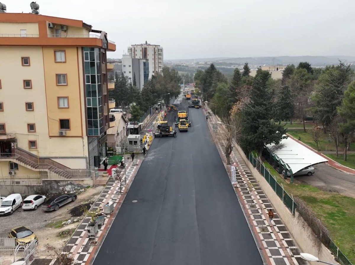 Büyükşehir’den Emniyet Caddesi’nde Sıcak Asfalt Çalışması