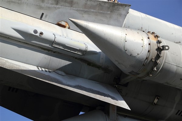 İsrail uçağı, Lübnan'ın güneyindeki tanksavar füze fırlatma rampasına saldırı düzenledi