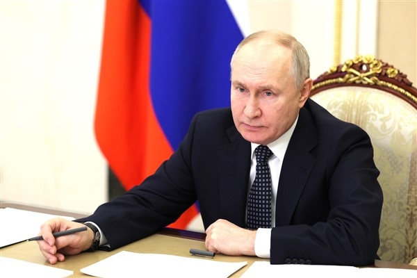 Rusya Devlet Başkanı Putin, hükümet üyeleriyle toplantı yaptı