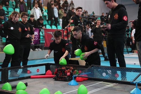 Bağcılar’da VEX-Uluslararası Robotik Yarışması coşkusu yaşandı
