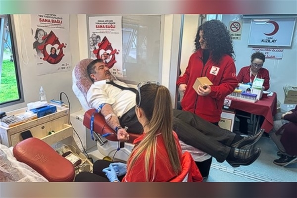 İzmir'de “Birbirimize Candan Bağlıyız” sloganı ile bağış kampanyası düzenlendi