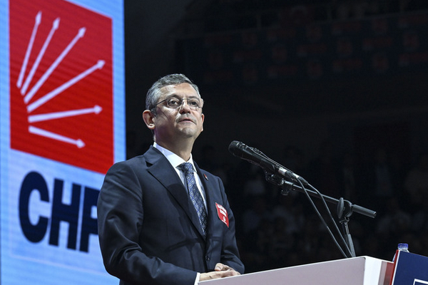 CHP Genel Başkanı Özel, Kamer Genç'i andı