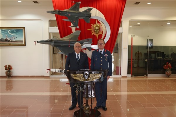 Milli Savunma Bakanı Güler’den 3’üncü Ana Jet Üs Komutanlığı’nda denetleme