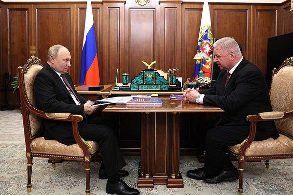Putin, Bağımsız Sendikalar Federasyonu Başkanı Shmakov ile toplantı gerçekleştirdi