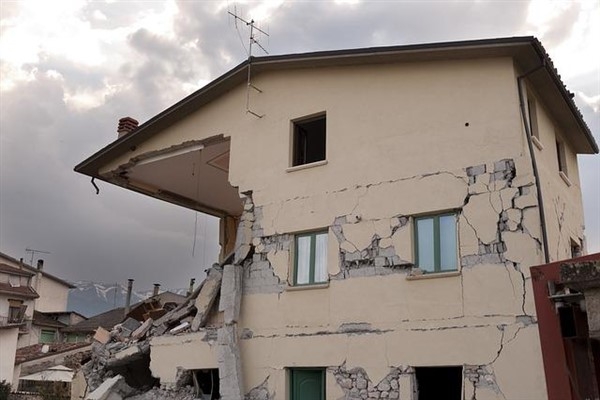 Bakan Özhaseki, Elazığ depreminde hayatını kaybedenleri andı