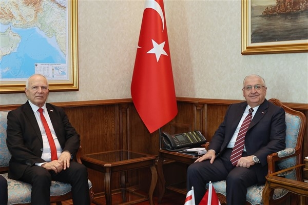 Milli Savunma Bakanı Güler, KKTC Cumhuriyet Meclisi Başkanı Töre ile bir araya geldi