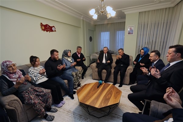 Cumhurbaşkanı Erdoğan, şehit Muhammed Tunahan Evcin'in ailesini ziyaret etti