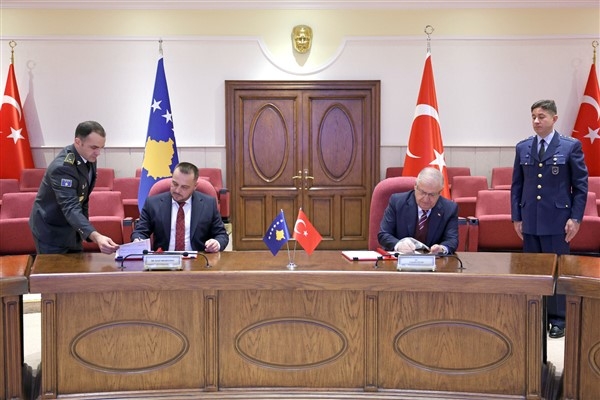 Bakan Güler ile Kosova Savunma Bakanı Magedonci, Askeri Çerçeve Anlaşması imzaladı