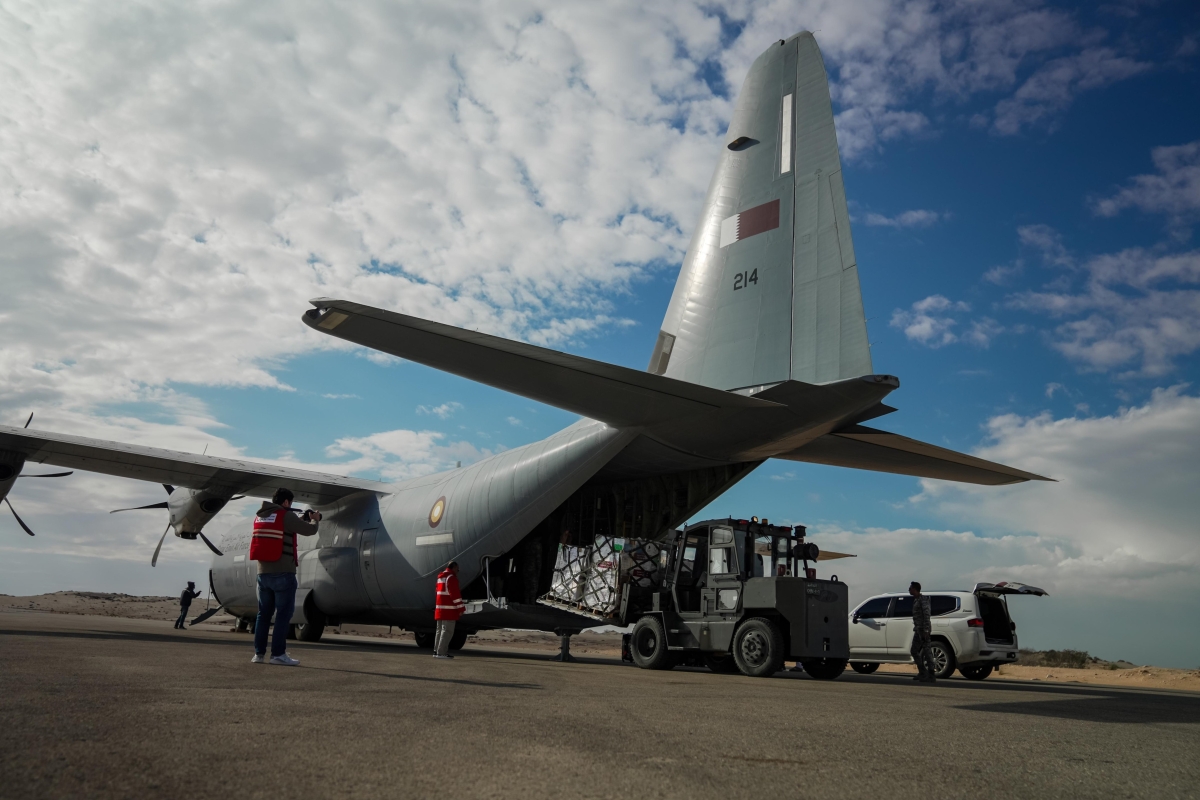 Gazze’ye yardım malzemesi taşıyan 2 Katar uçağı Mısır’a ulaştı