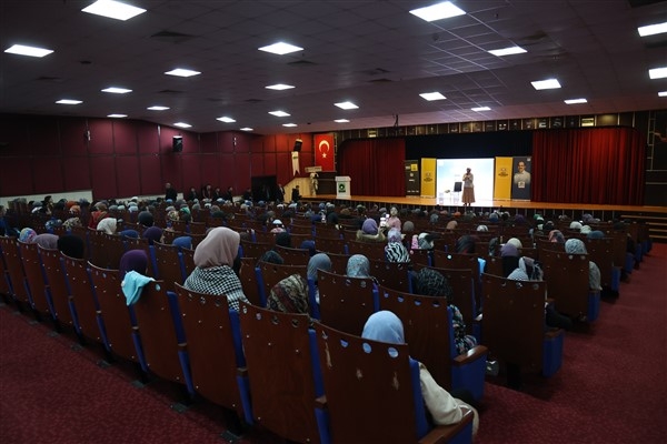 Konya Büyükşehir Belediyesi’nin Şehir Konferansları devam ediyor