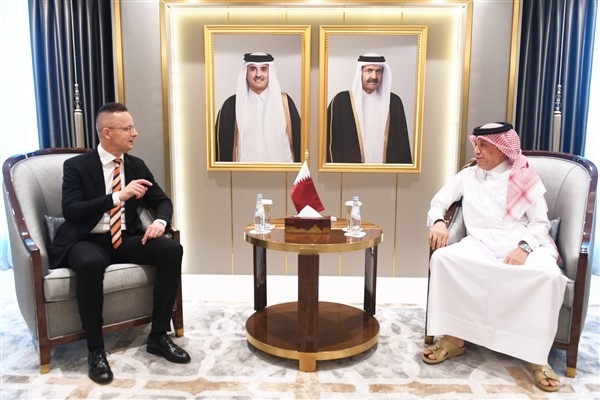 Katar Devlet Bakanı Muraikhi, Macaristan Dışişleri Bakanı Szijjarto ile görüştü