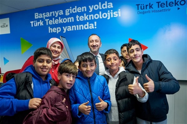 Türk Telekom ve Kızılay’dan deprem bölgesindeki öğrencilere eğitim ve teknoloji desteği