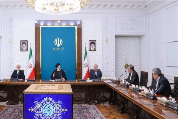 İran Cumhurbaşkanı Reisi,  Üst Ekonomik Koordinasyon Konseyi, toplantısına katıldı