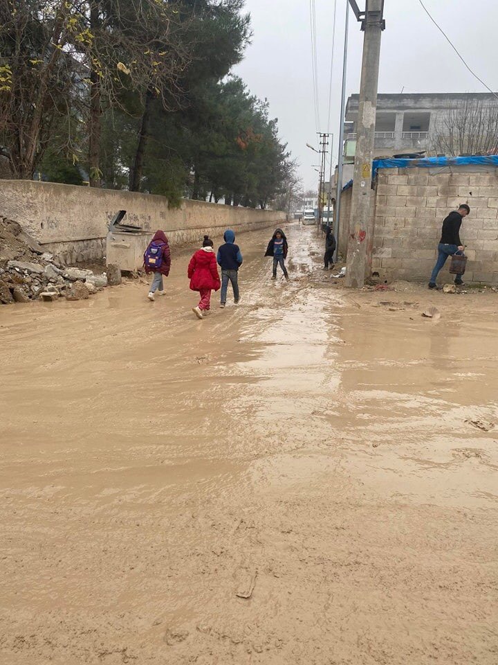 Suruçlu Öğrencilerin Çamurlu Yolla İmtihanı