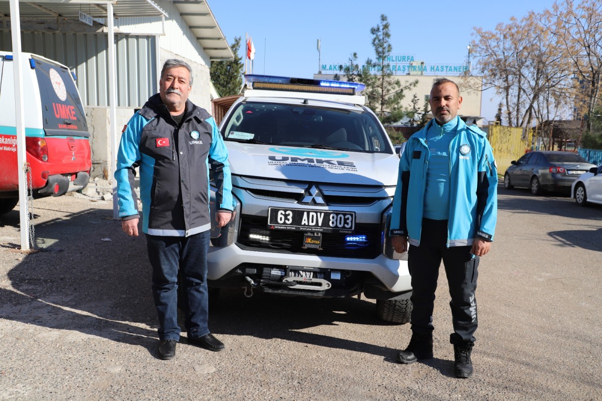 Depremde kurtarmaya giden ekip kurtarılmaya muhtaç olmuştu.