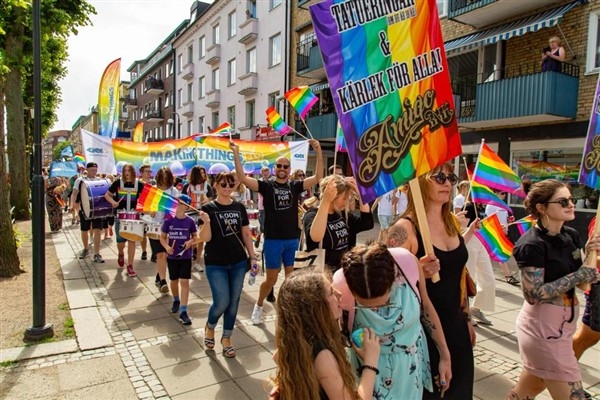 Rusya'nın yeni LGBT yasalarından sonra hükümler verilmeye başlandı