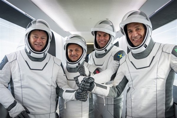 İlk Türk astronot Alper Gezeravcı'nın dönüş yolculuğu başladı