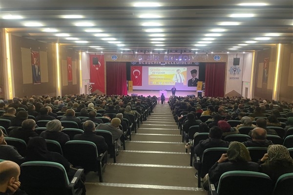 Konya Büyükşehir Belediyesi'nin Şehir Konferansları seyircisiyle buluştu