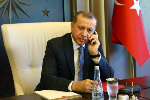Cumhurbaşkanı Erdoğan, toprak kaymasıyla ilgili Vali Aydoğdu’dan bilgi aldı