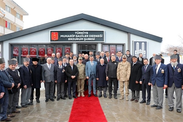 Tümgeneral Algan, Erzurum Muharip Gaziler Derneği'nin açılış törenine katıldı