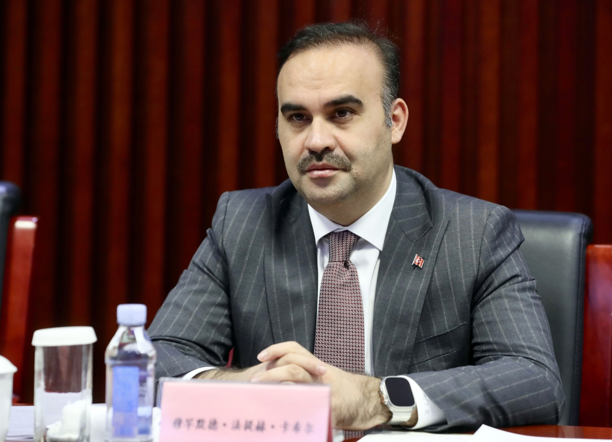 Bakan Kacır, BAE Yapay Zeka ve Dijital Ekonomi Bakanı Al Olama ile görüştü
