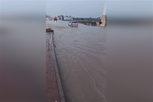 Şanlıurfa'da şiddetli yağış sele neden oldu