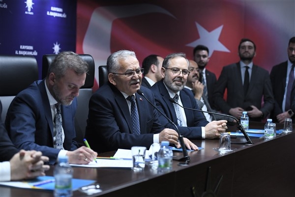 Başkan Büyükkılıç, AK Parti İl Başkanlığı’nda gerçekleşen toplantıya katıldı