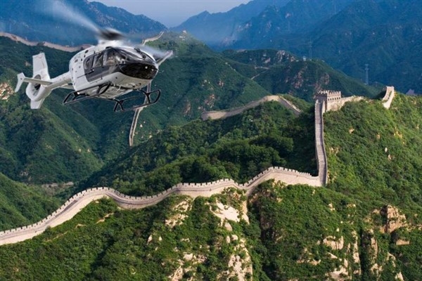 Çin Seddi’ni kuşbakışı görmek isteyenler için helikopter turları başlatıldı