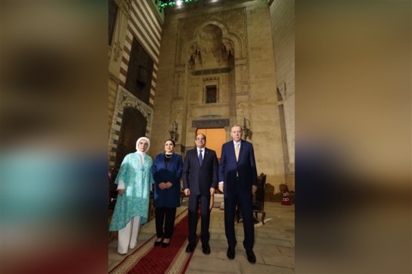 Cumhurbaşkanı Erdoğan’dan İmam Şafi Türbesi’ne ziyaret