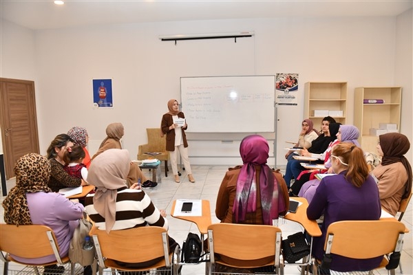 Esenyurt Belediyesi, “Anne Destek Programı” eğitimi veriyor