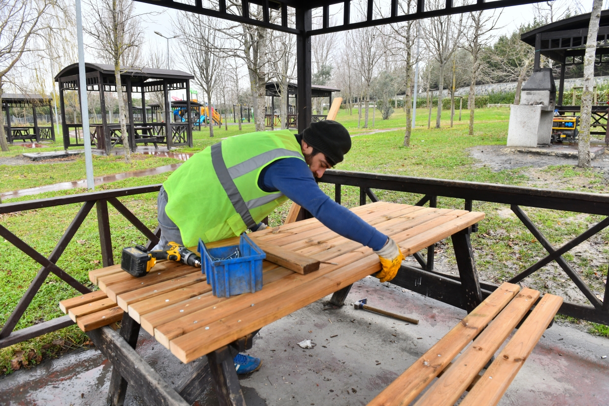 Esenyurt'taki parklarda bakım ve onarım çalışmaları başladı