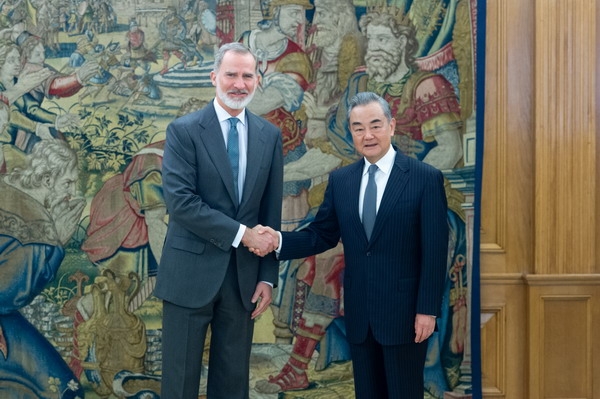 İspanya Kralı VI. Felipe Wang Yi'yi kabul etti