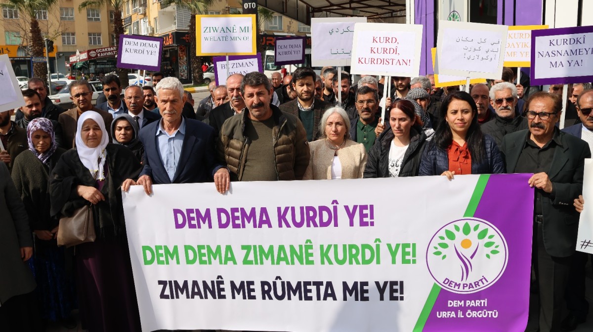 DEM Parti 21 Şubat Dünya Anadil Günü nedeniyle basın açıklaması yaptı.