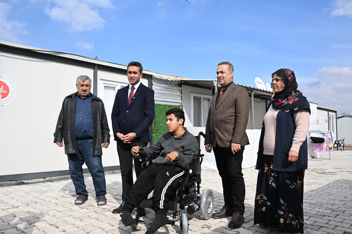 Malatya’daki engelli ve ihtiyaç sahibi vatandaşlara tekerlekli sandalye dağıtıldı