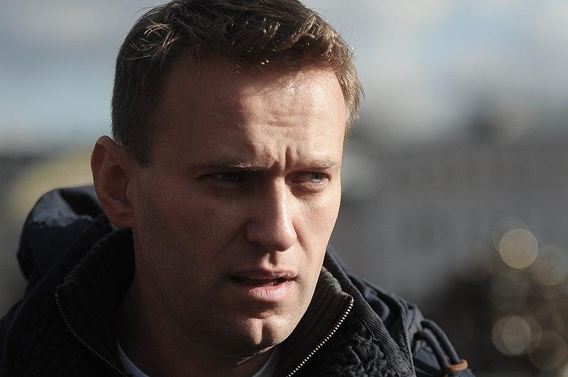 Navalnıy'ın anısına çiçek bırakan Ruslar askere çağrılıyor