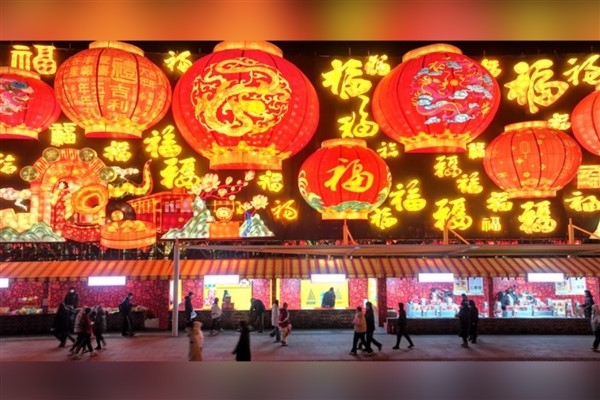 Çin’in geleneksel Fener Festivali başladı