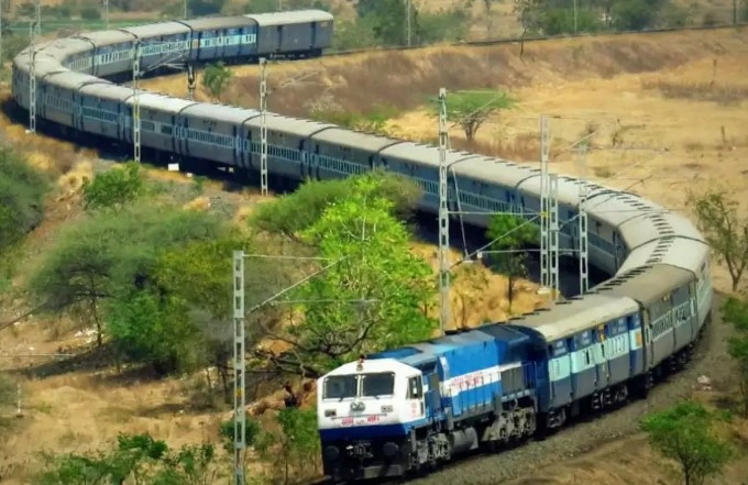 Hindistan'da sürücüsüz yük treni 70 km. yol kat etti