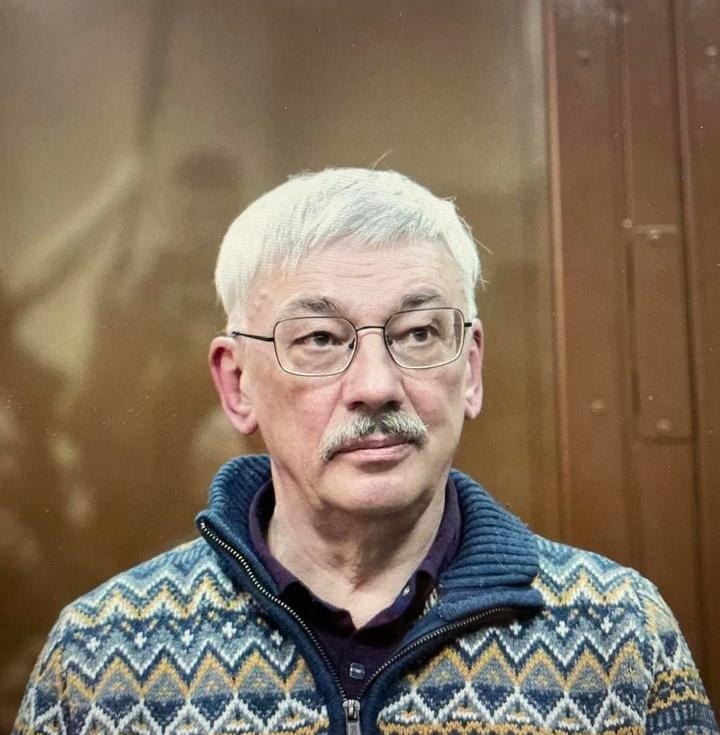 Rusya'da insan hakları savunucusu Oleg Orlov 2,5 yıl hapse mahkum edildi