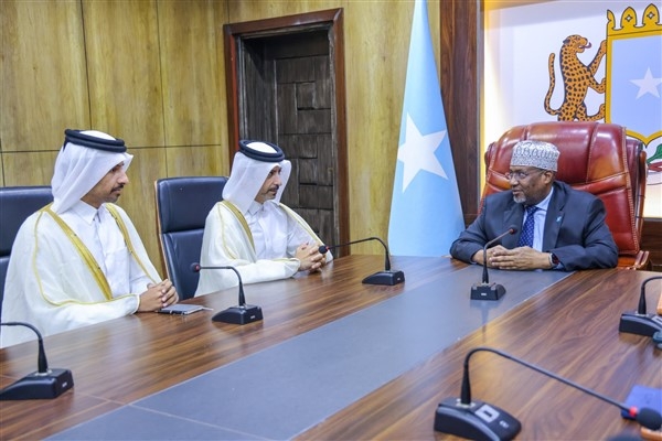 Somali Federal Meclis Başkanı Nur, Katar'ın Somali Büyükelçisi Al Nuaimi ile görüştü
