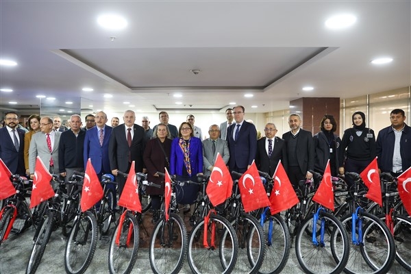Gaziantep Büyükşehir, vergi haftasında bin 100 personele bisiklet dağıttı