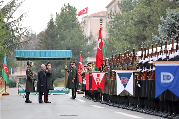 Bakan Güler, Azerbaycan Savunma Bakanı Orgeneral Hasanov’u askeri törenle karşıladı