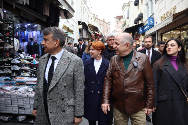 Özdağ,  İstanbul Fatih’te vatandaşlarla bir araya geldi