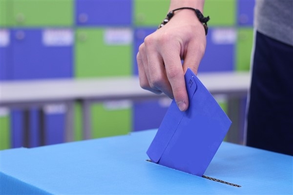 Zakharova: Oy pusulaları büyükelçilik ve konsolosluklara teslim edildi