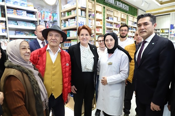 Akşener, İstanbul'da esnaf ziyaretinde bulundu