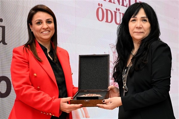 Zeynep Dağlı Kastro, Yılın Kadın Girişimcisi seçildi