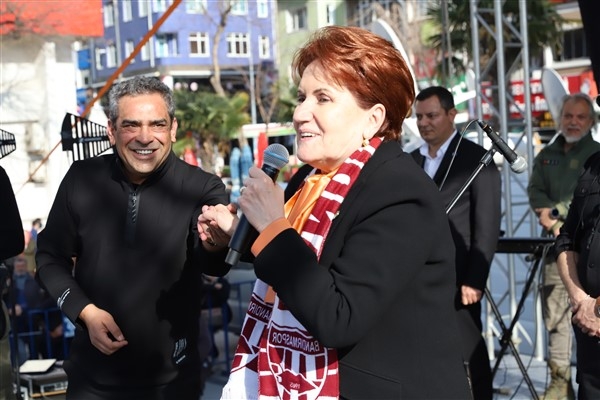 Akşener, Bandırma'da vatandaşlara seslendi