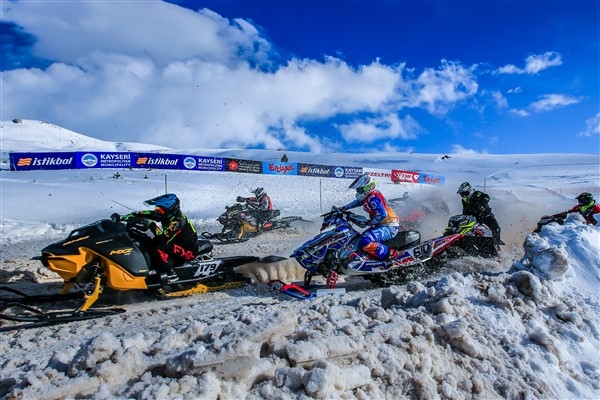 Kayseri'de Dünya Snowcross Şampiyonası düzenlendi