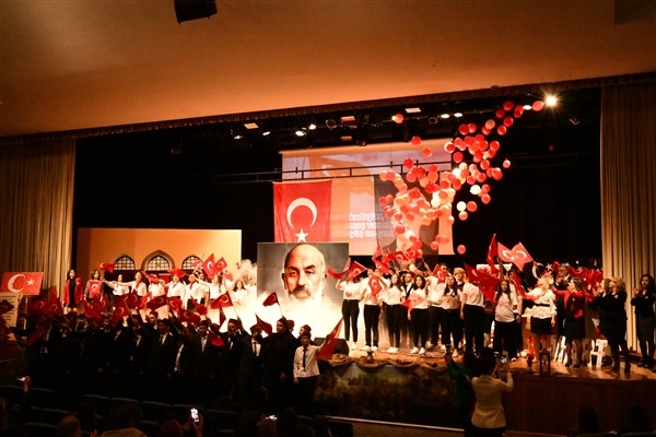 Akbıyık, İstiklal Marşı'nın Kabulü ve Mehmet Akif Ersoy'u Anma Günü Programı'na katıldı